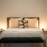 V&c Luxury Village *
